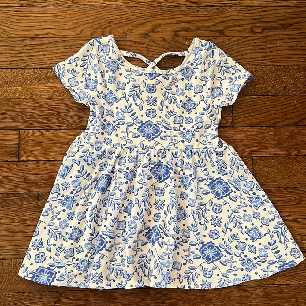 Tea Collection floral short sleeve dress, blue and white. Like new, no flaws, 2T